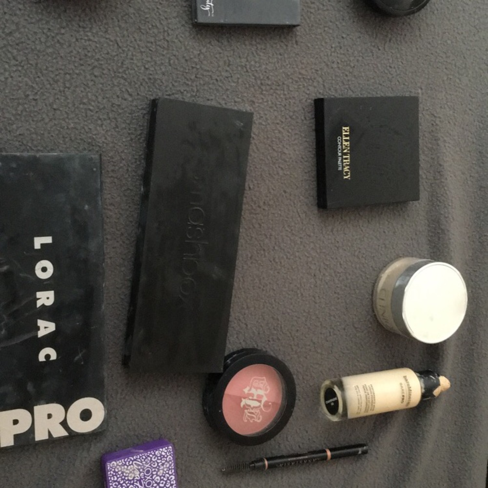 Makeup ! Hardly used